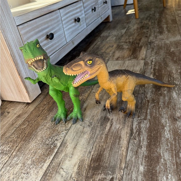 Maidenhead rubber dinosaur toys, green Tyrannosaurus Rex and a tan Velociraptor - Picture 7 of 10